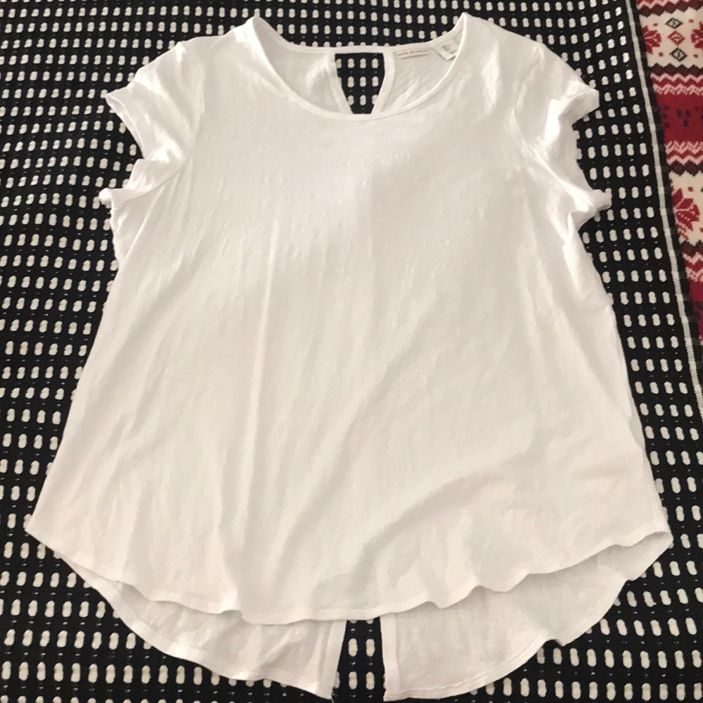 ⭐️NWOT! Max Studio Keyhole Shirt Tail Tee Size L